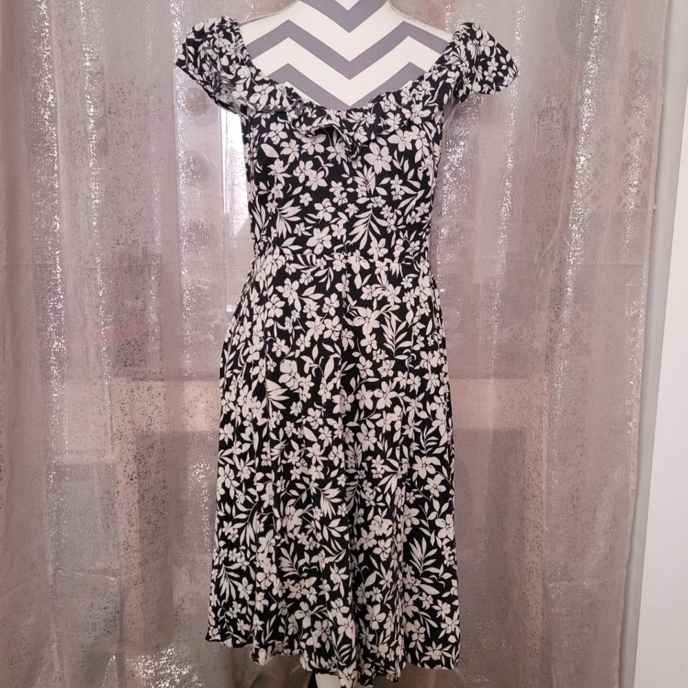Old Navy Black & White Floral Sun Dress